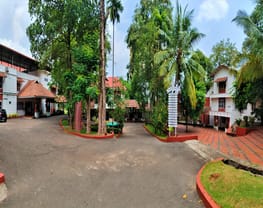 Bhavan's College Of Arts and Commerce
