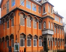 Rehmat-e-Aalam Institute of Education