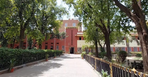 Hindu College Campus